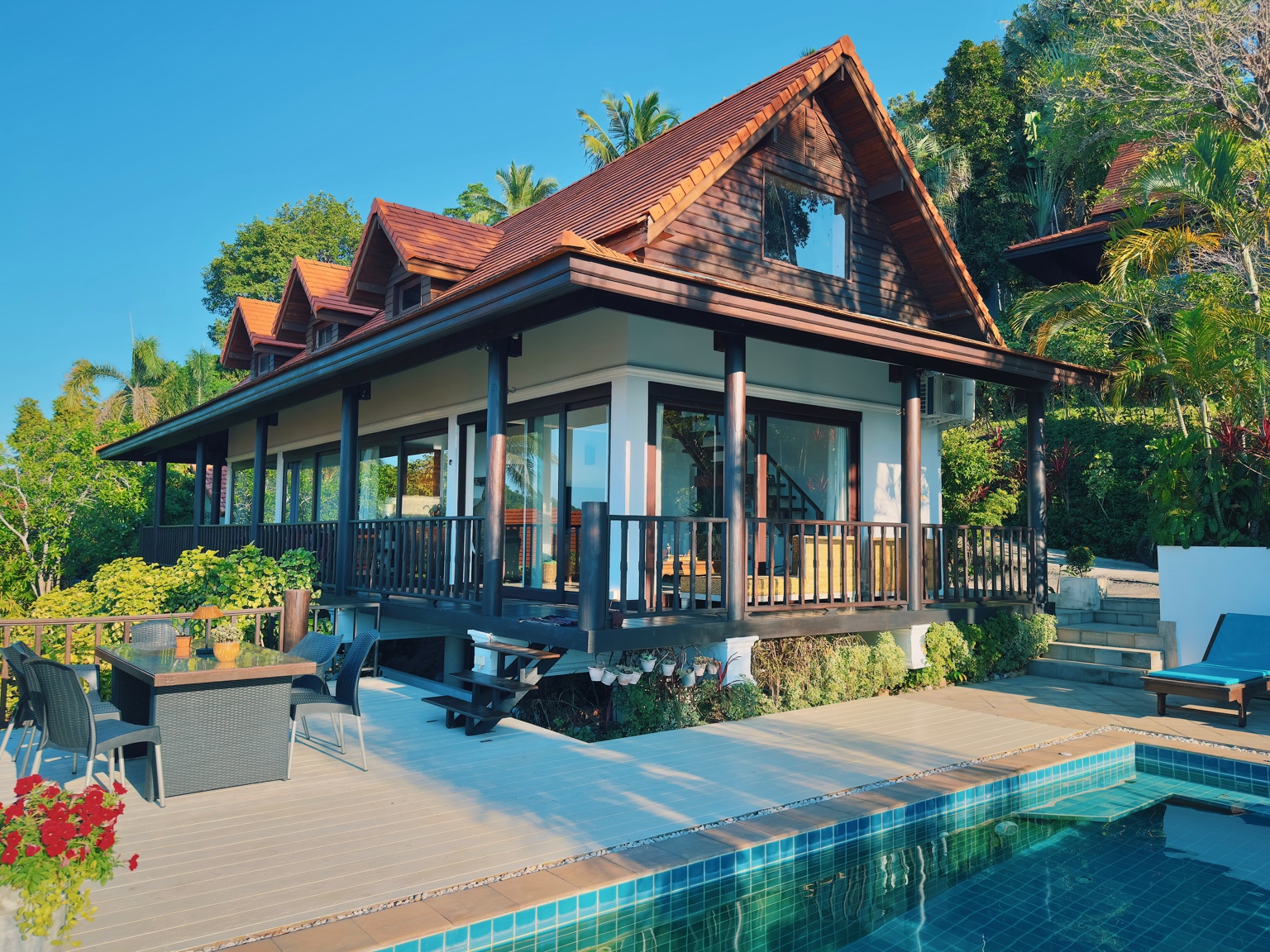 Sea View Villa Tropicana: timber-trimmed villa, covered veranda and outdoor dining area beside the pool